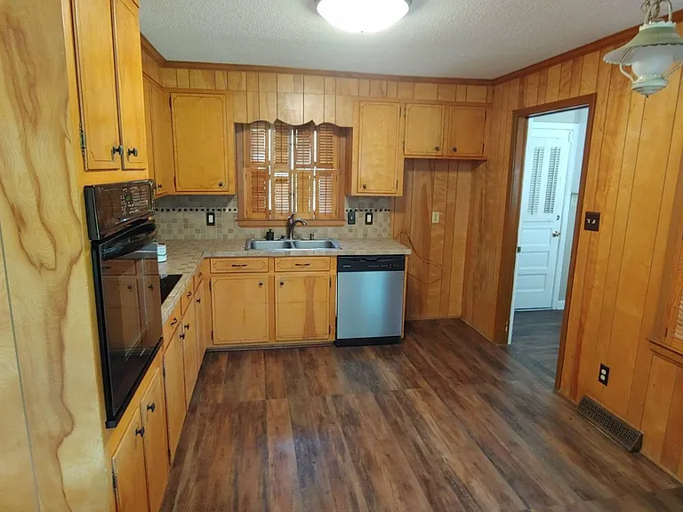 107 Pinewood Dr — Photo 5