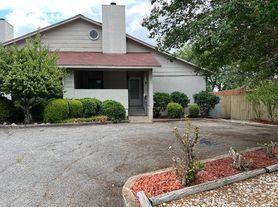 1201 Hazelton St, San Marcos, TX
