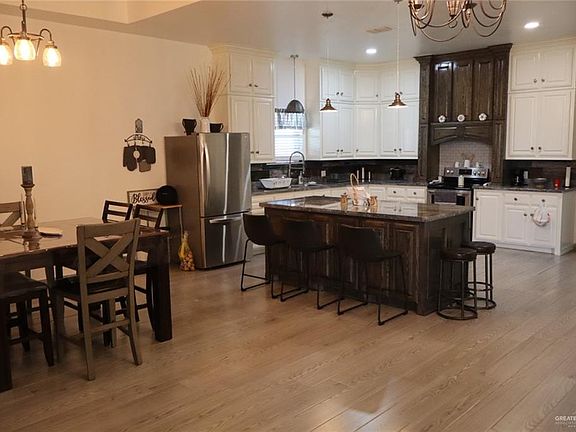 4th image of 1034 Sunrise Ln