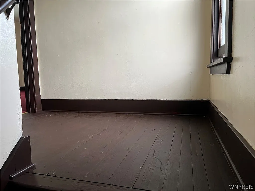 3 bed, 1.5 bath, 2376 sqft, $1,150 — Photo 3