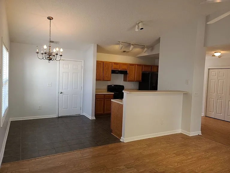 363 Greystone Pkwy — Photo 3