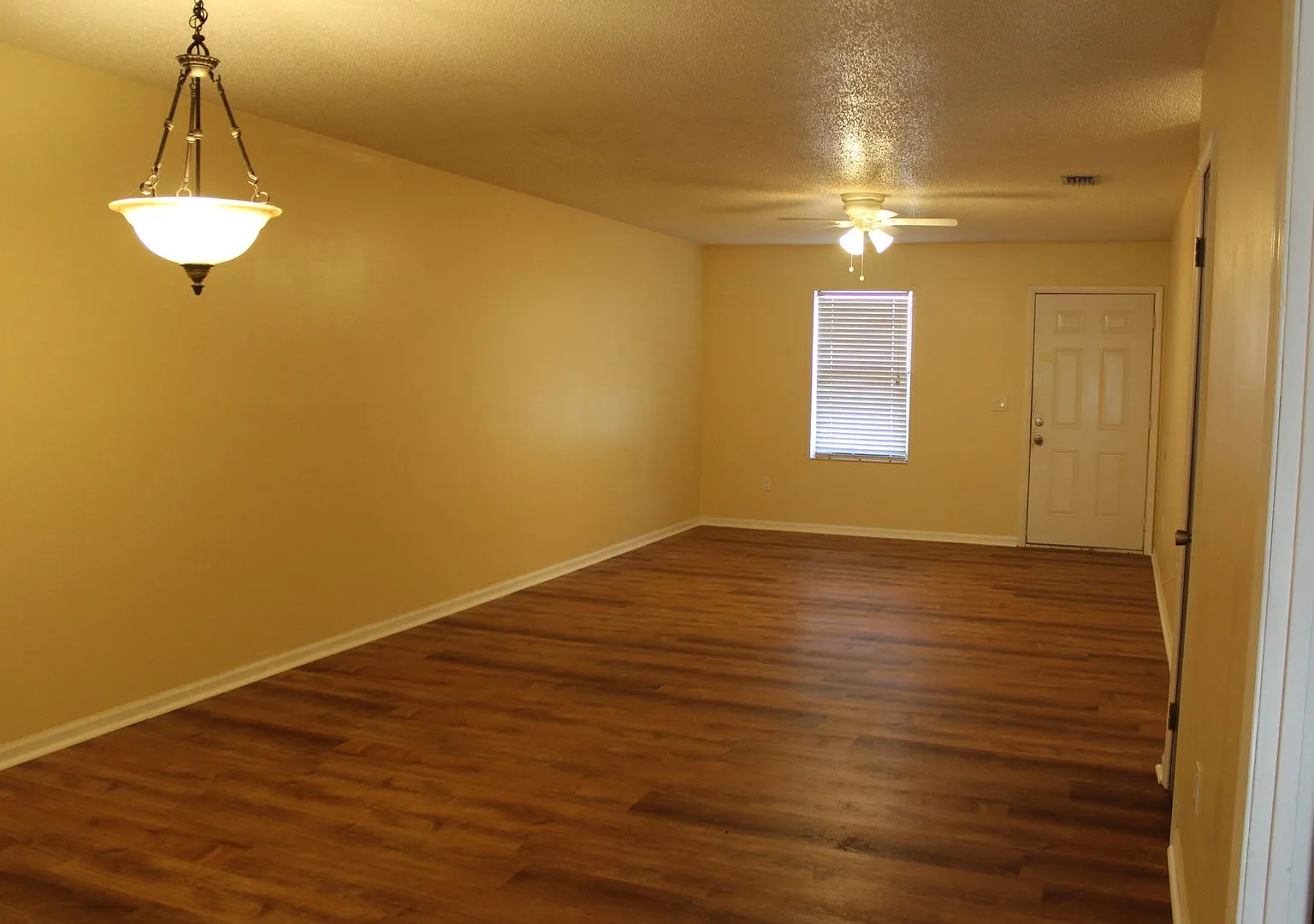 2 bedroom 2 bath — Photo 2