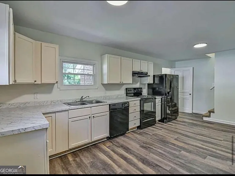 23 E Main St — Photo 2