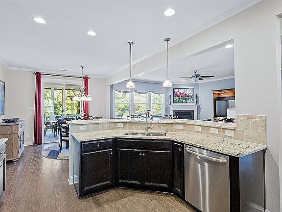 4th image of 8204 Rosiere Dr