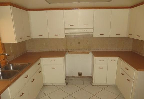 4th image of 1314 NW 8th Ct