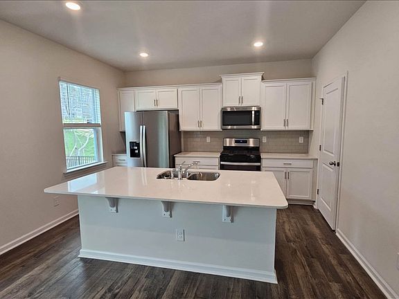 4th image of 3834 Rosewood Dr #3834
