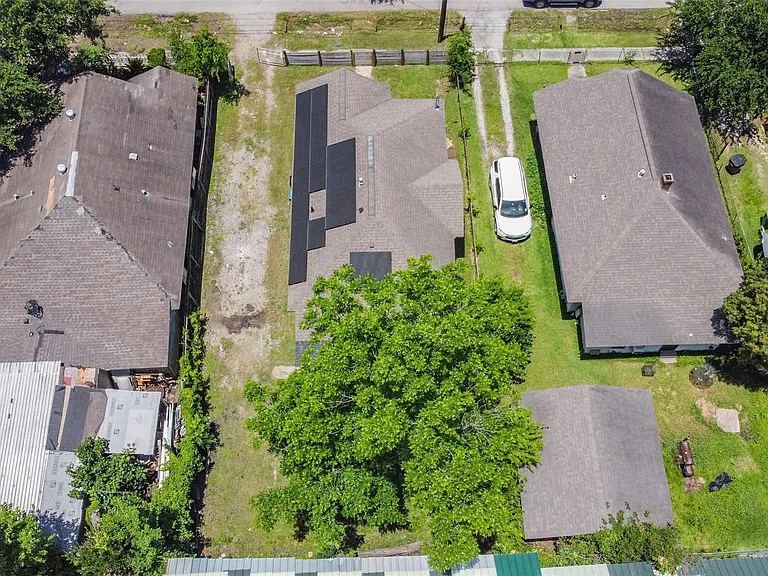 220 Engel St — Photo 25