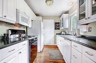 5th image of 2420 Newport St
