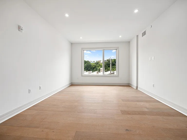921 Madison St #508 — Photo 8