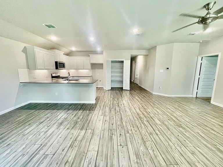 525 Ardsley Ln — Photo 34