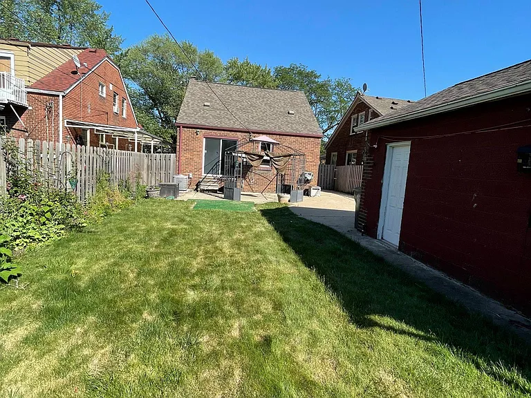 18221 Hanna St — Photo 18
