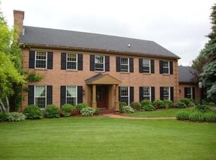 W306N2657 Woods Edge Ct, Pewaukee, WI 53072