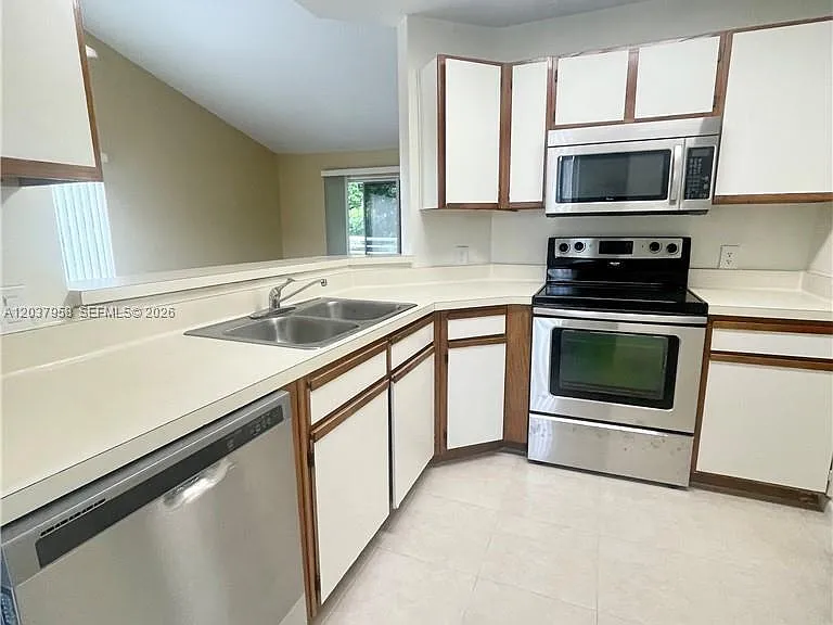 3429 NW 44th St #201 — Photo 2