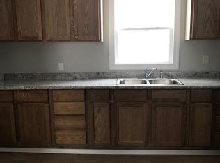 2122 Roosevelt St, Clinton, IA 52732