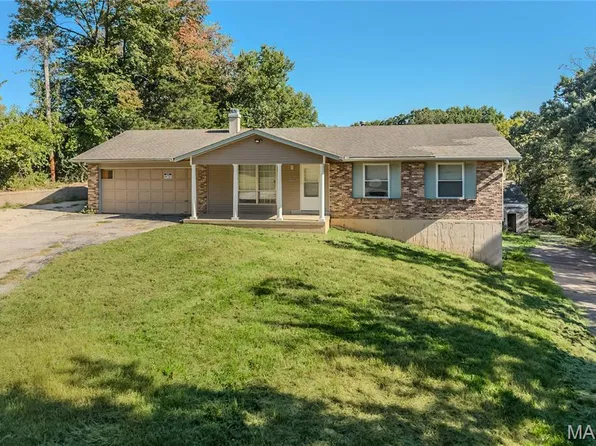 3524 Scenic Circle Dr, Saint Louis, MO 63129
