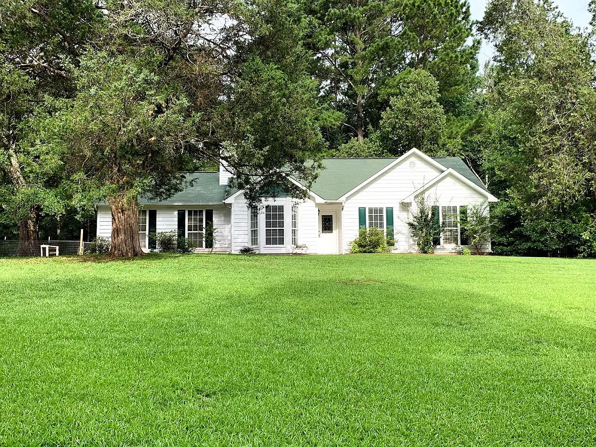 3 bed, 2.0 bath, 1338 sqft, $1,800 — Photo 1