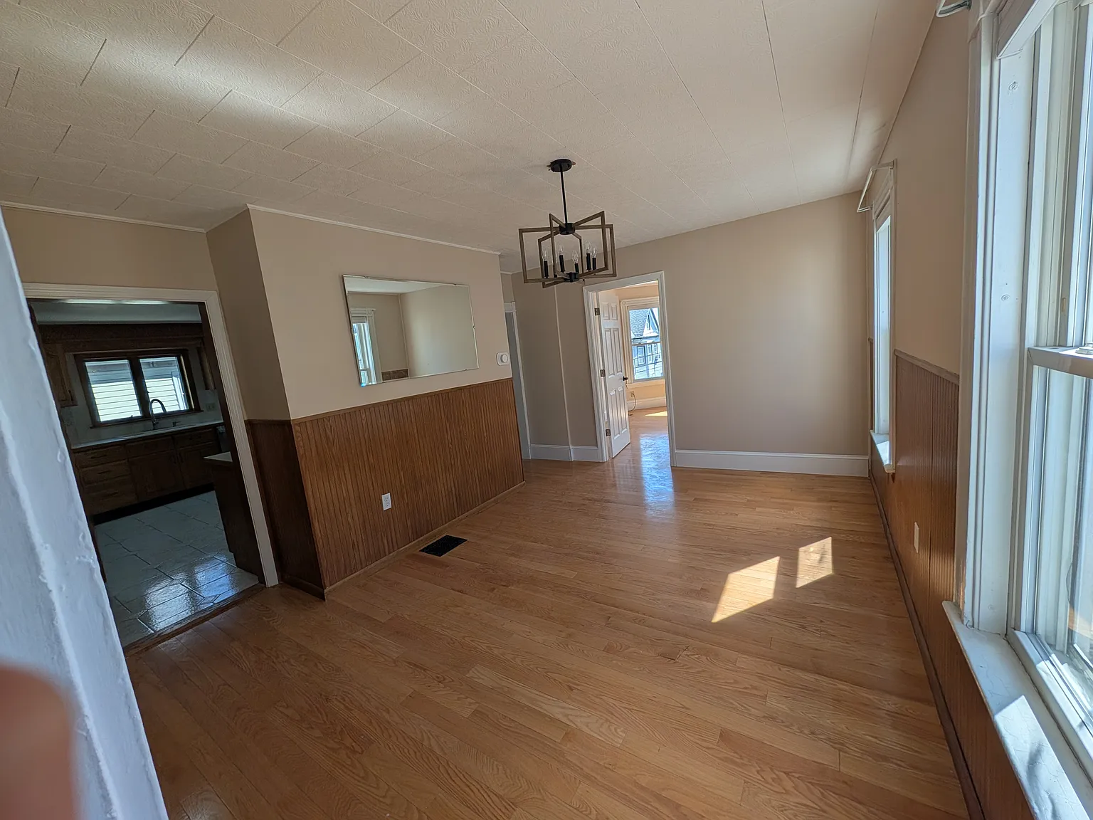 5 bed, 1414 sqft, $3,300 — Photo 3