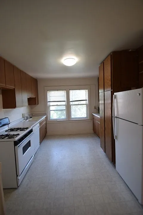 811 Garfield St — Photo 3
