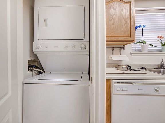 5th image of 51 E 600 N #208