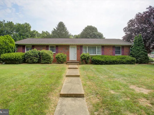 260 Woodstock Rd, Fayetteville, PA 17222