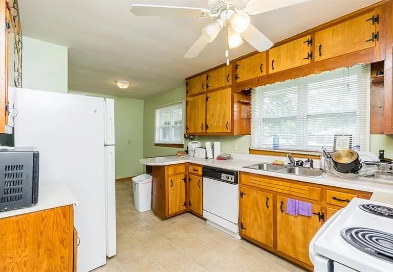 2790 Glenbriar Dr NE — Photo 19