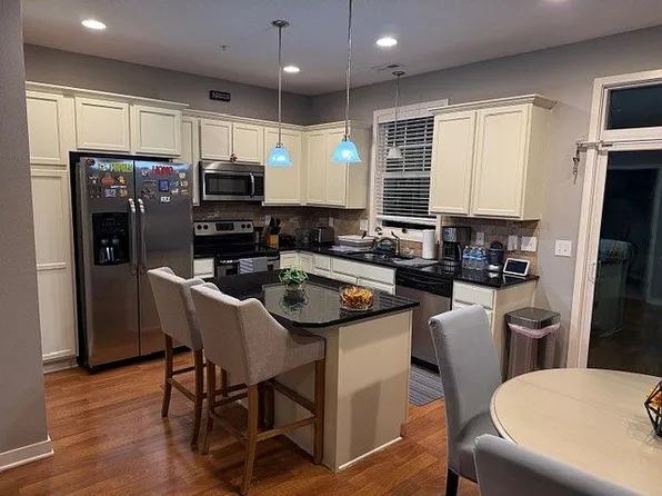 185 80th St Unit 106, West Des Moines, IA 50266