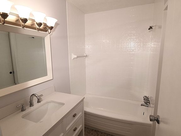 5th image of 20333 Detroit Rd APT 511