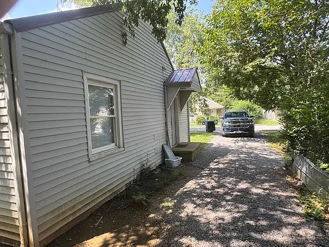 718 King Ave — Photo 6
