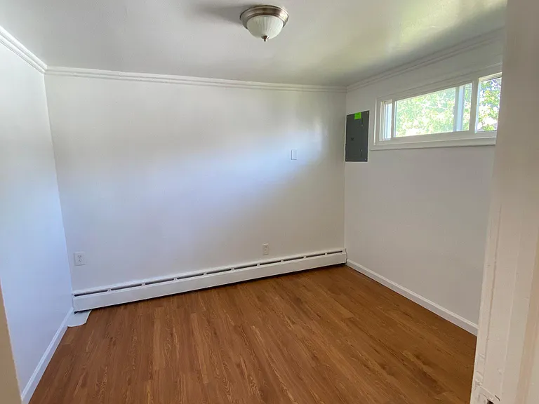 8221 Chalmers Ave — Photo 5