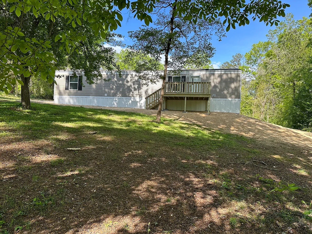 Building Photo - 422 Pineywood Dr