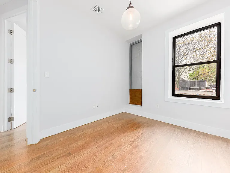 1212 Kings Hwy #2 — Photo 4
