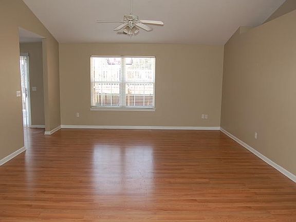 3rd image of 125 Cedar Glen Dr