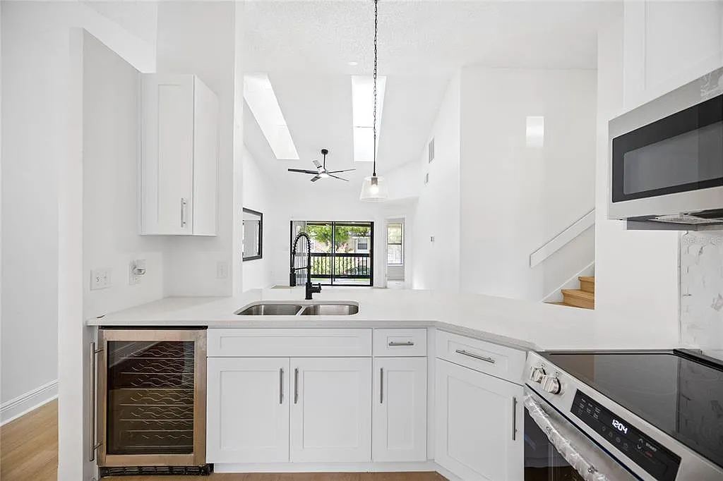 3 bed, 3.0 bath, 1185 sqft, $2,200 — Photo 1