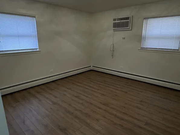 8060 W 95th St, Hickory Hills, IL 60457