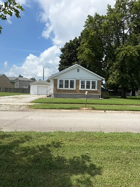 2 bed, 850 sqft, $1,150 — Photo 1