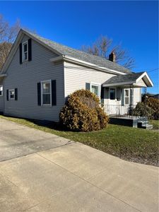 212 New Castle St, Slippery Rock, PA, 16057