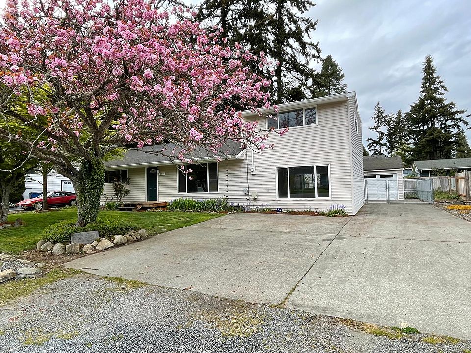 Front of house with lots of parking