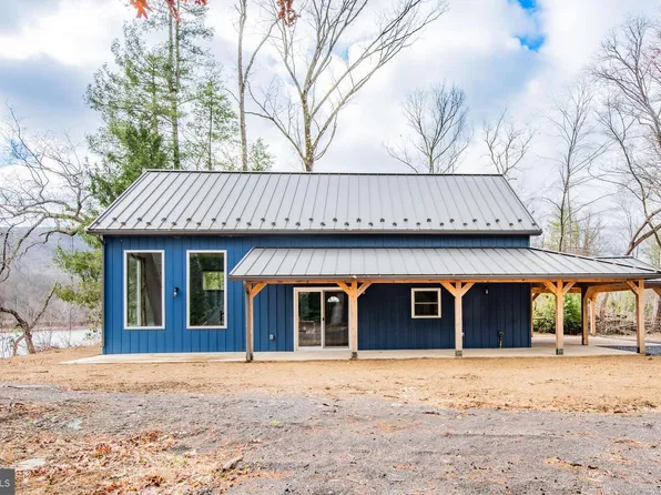 7144 Renovo Rd, Mill Hall, PA 17751
