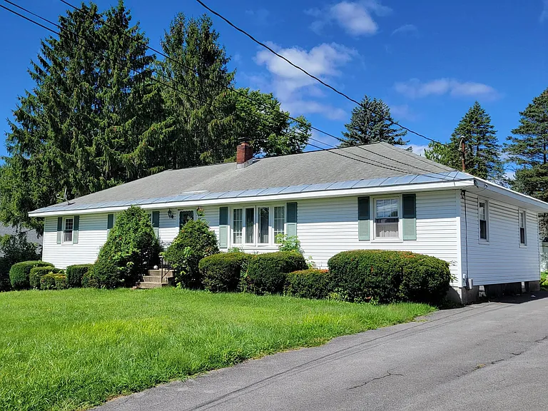 43 Young Ave #LEFT — Photo 1