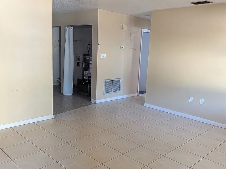 814 Saint Clair Abrams Ave — Photo 2