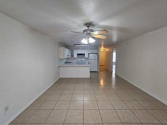 3rd image of 2611 Hollow Ln