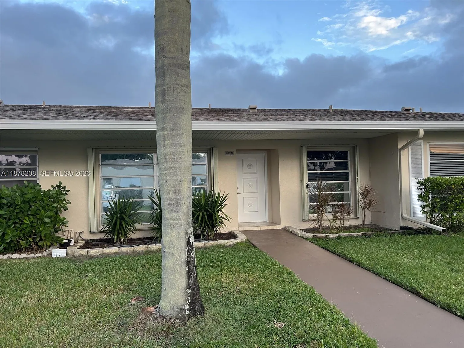 Boca Lakes Condo — Photo 2