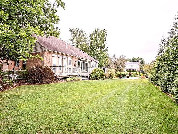 5th image of 10225 Meadowknoll Dr