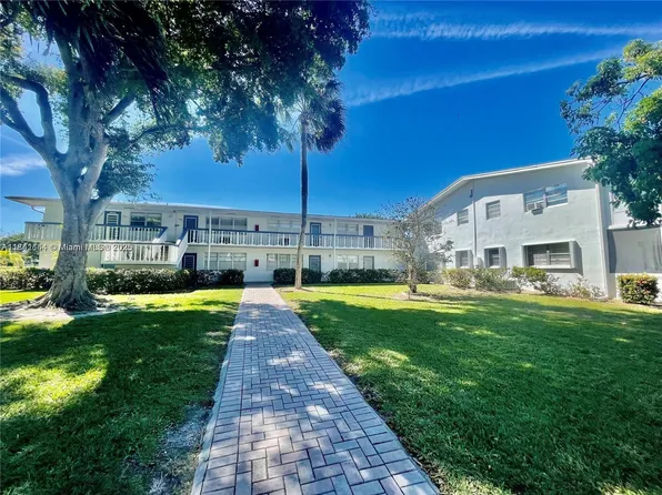 337 Durham Cir #337-J, Deerfield Beach, FL 33442