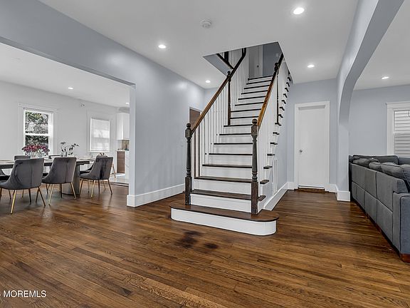 3rd image of 309 Cedar Ave