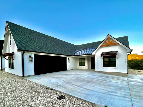 1812 Foothills Dr, Kerrville, TX 78028