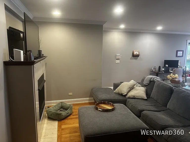 1226 W Huron St #101 — Photo 8