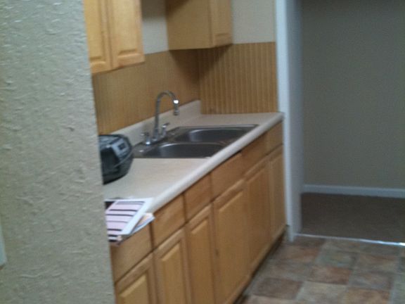 Kitchen w/ appliances