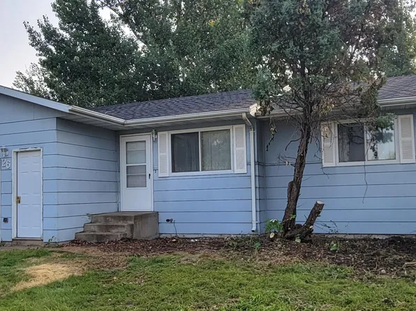 26 Gibbons Dr, Bismarck, ND 58504