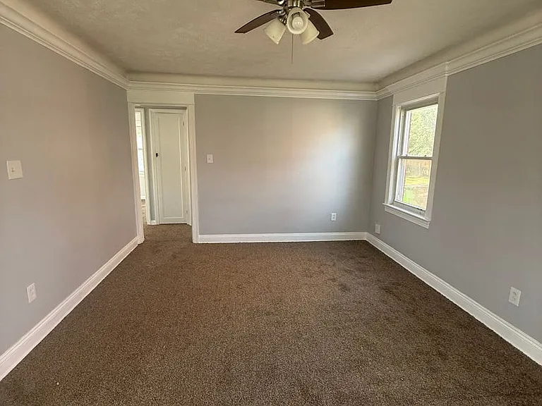 21230 Tracy Ave — Photo 4